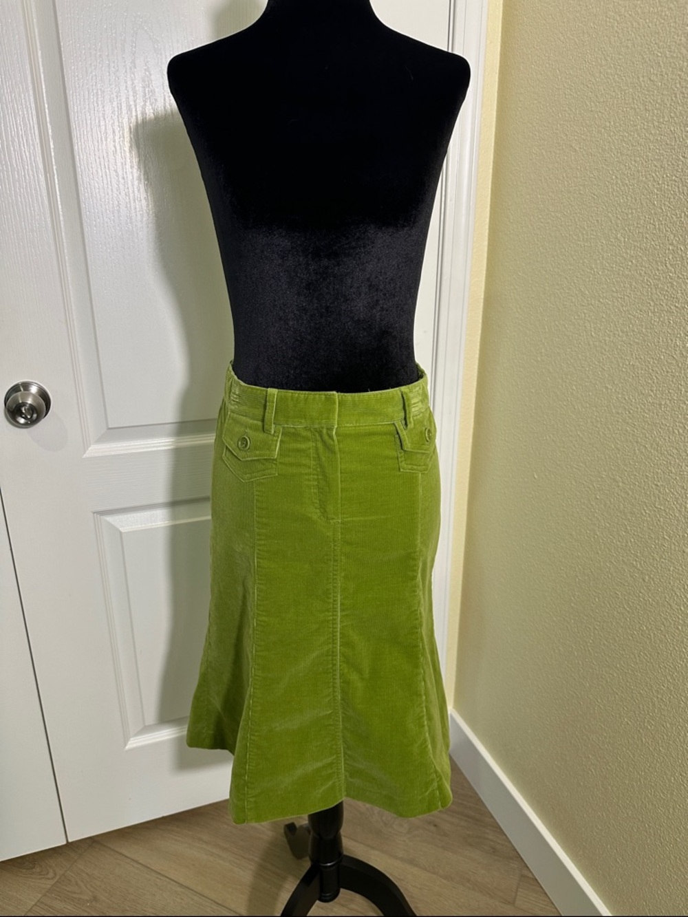 Theory Green Corduroy Skirt. Size 0